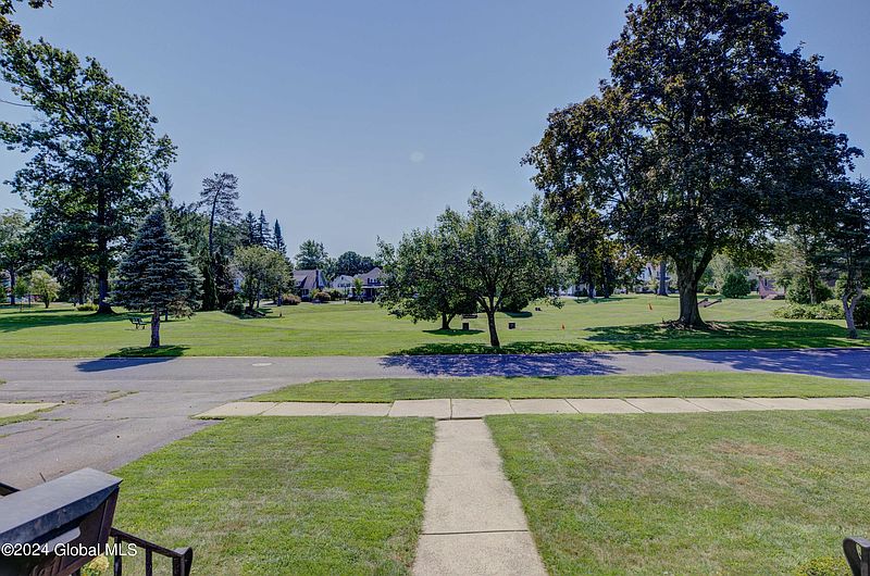 4th image of 33 N Park Drive