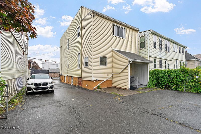 5th image of 292 Catherine Street