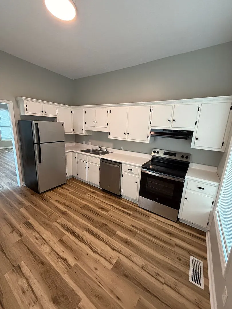 Remodeled! Walkable! 2 bedroom/1 bath — Photo 3