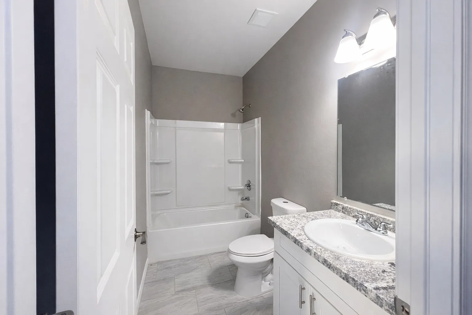 3 bed, 1370 sqft, $1,790 — Photo 3