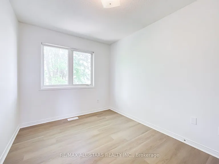 51 Playfair Rd — Photo 22