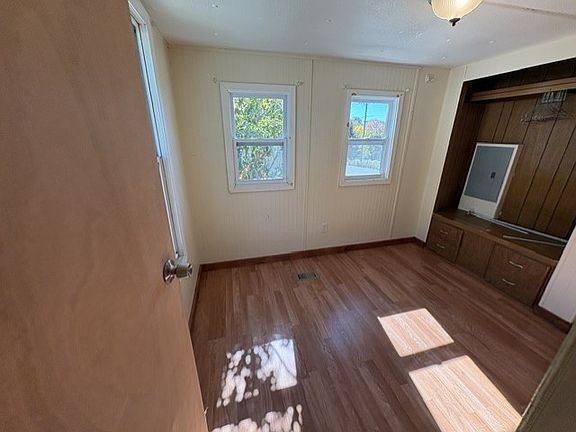5th image of 13 Park Ln #1