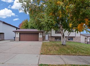 1805 12th Ave SE, Mandan, ND 58554