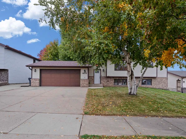 1805 12th Ave SE, Mandan, ND 58554