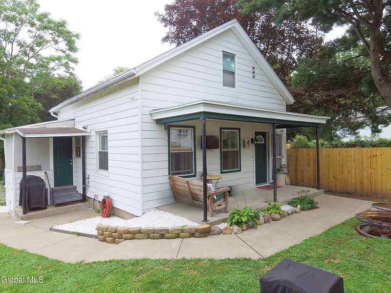 3rd image of 612 Pawling Avenue