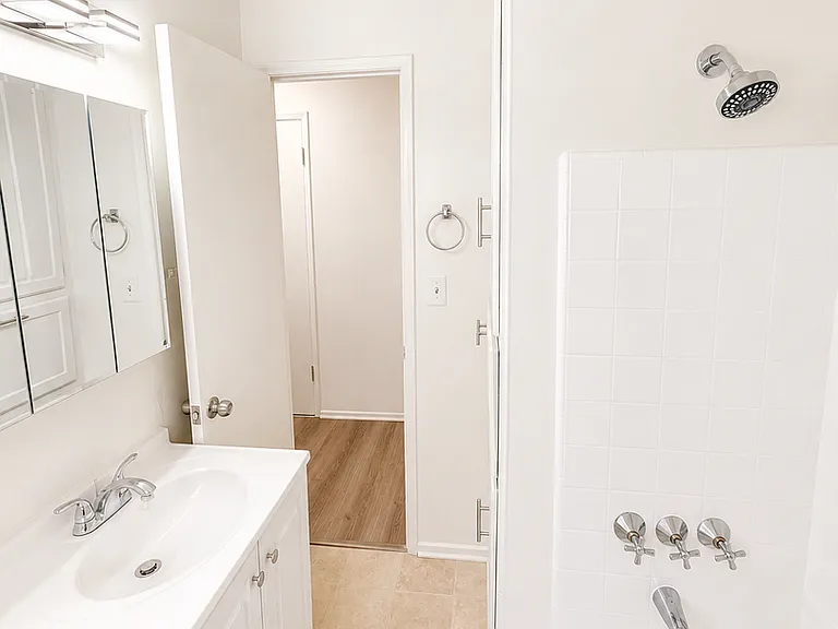 4265-4271 Coldwater Canyon Ave — Photo 8