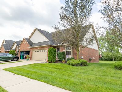 20428 Doves Pointe Dr, Brownstown, MI, 48174