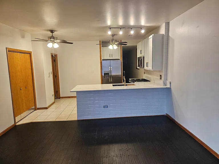 2446 W Arthington St #2 — Photo 5