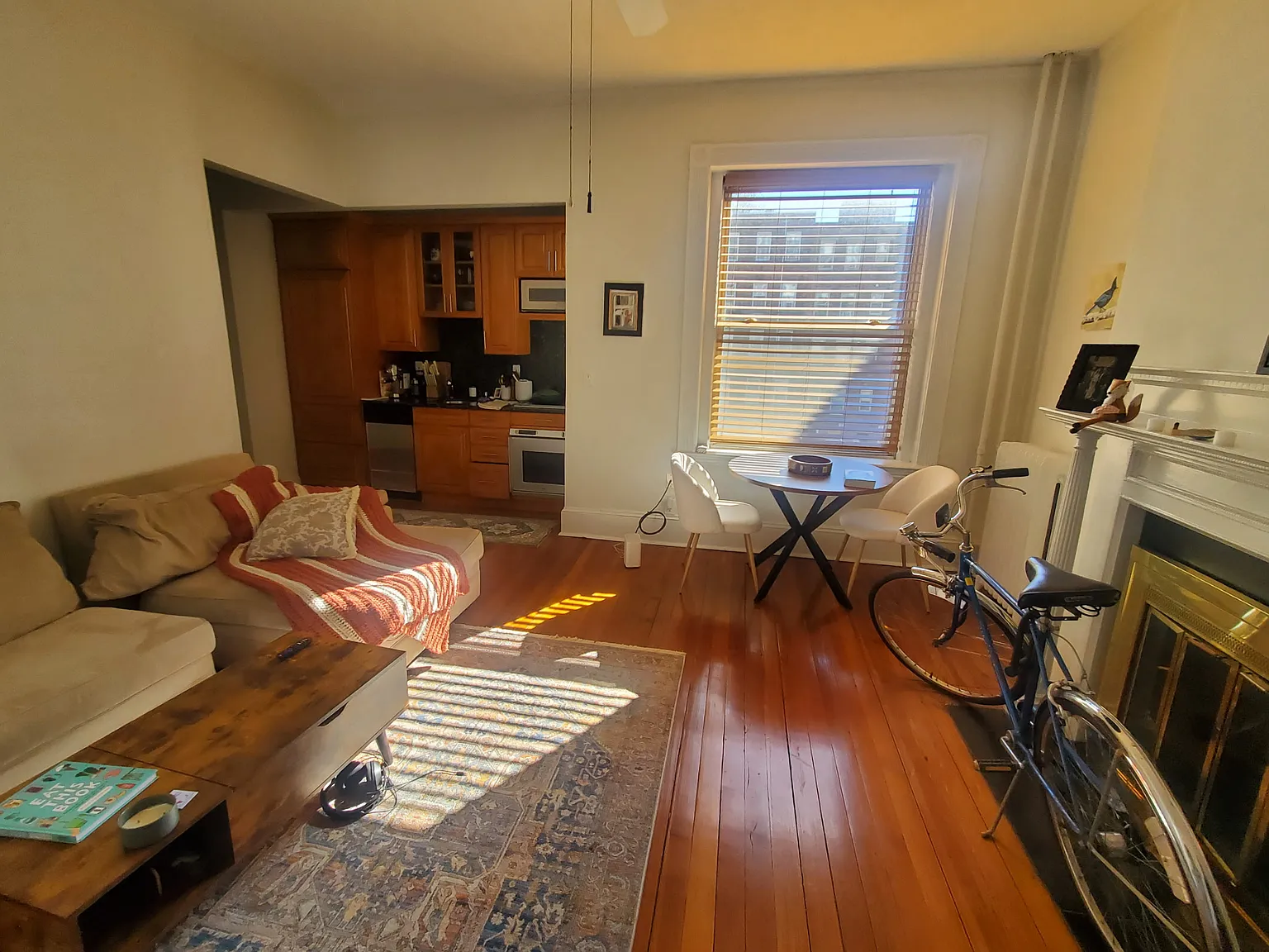 1 bed, 700 sqft, $3,300 — Photo 3