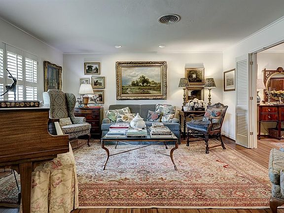 The front living room can accommodate large furniture and offers great versatility. It can be open to or closed off from the dining room.