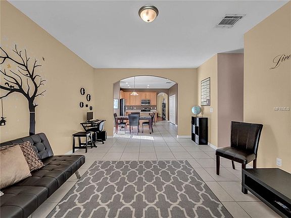 4th image of 332 Marathon Ln