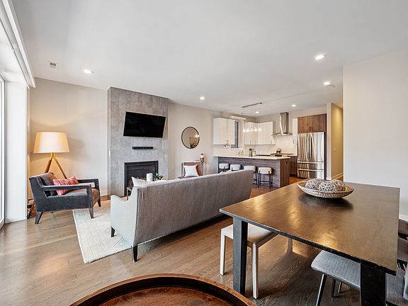 2nd image of 819 N Paulina St #2N