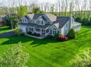 52 Chateau Dr, Manorville, NY 11949