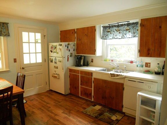 5th image of 35 Beachwood Ave