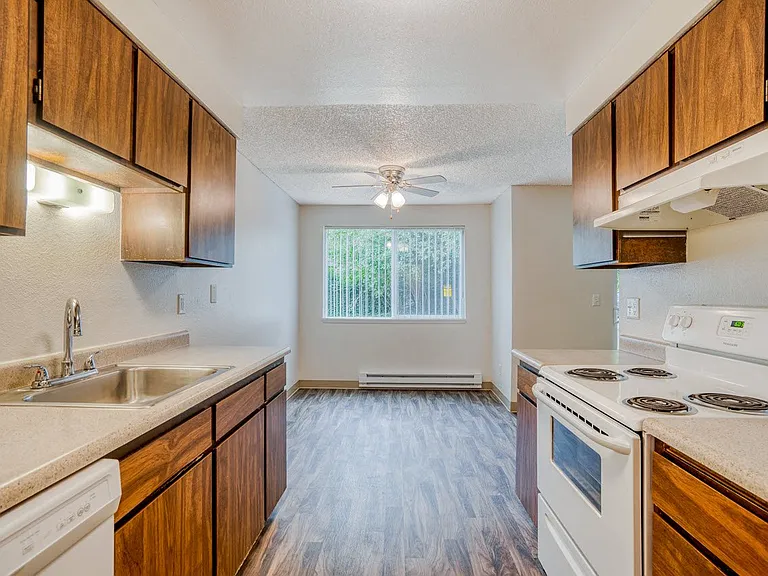 Stafford Court Apartments — Photo 6