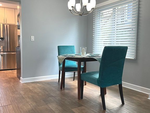 5th image of 1181 W Bryn Mawr Ave