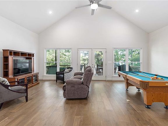5th image of 212 Lee Road 961