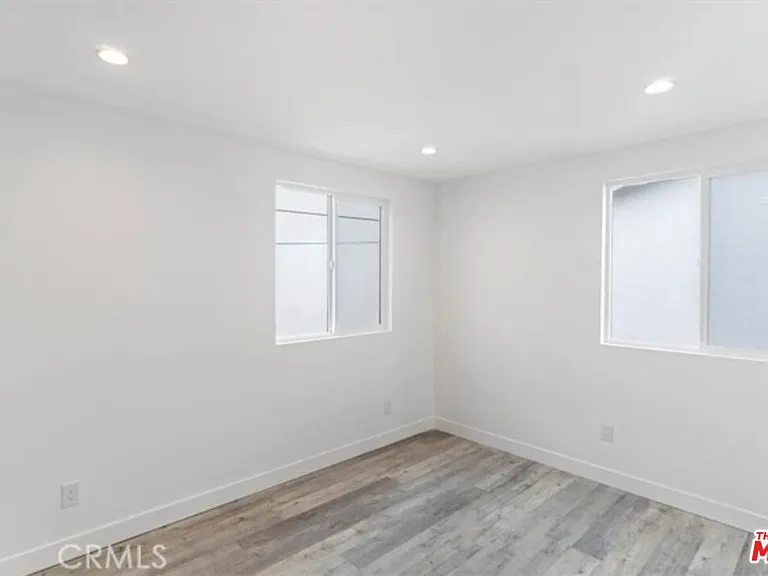 5643 Willowcrest Ave — Photo 9