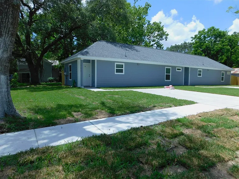 904 W Sealy St #A — Photo 2