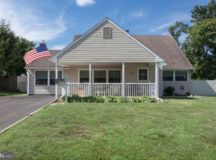 23 Quaint Rd, Levittown, PA 19057