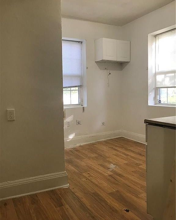 1st image of 630 W 34th St APT 2