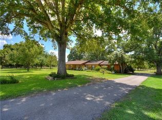 436 Hill Rd, Smithville, TX 78957