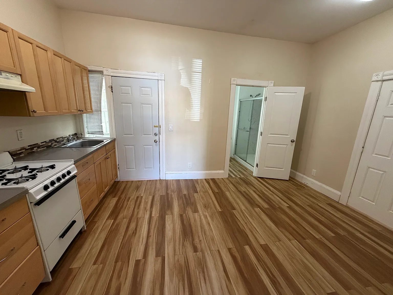 Studio, 500 sqft, $3,150 — Photo 3