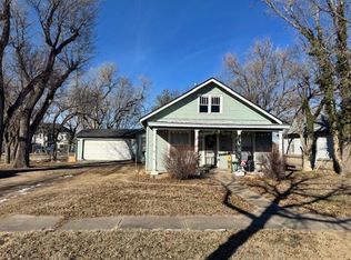 720 W 11th St, Larned, KS 67550