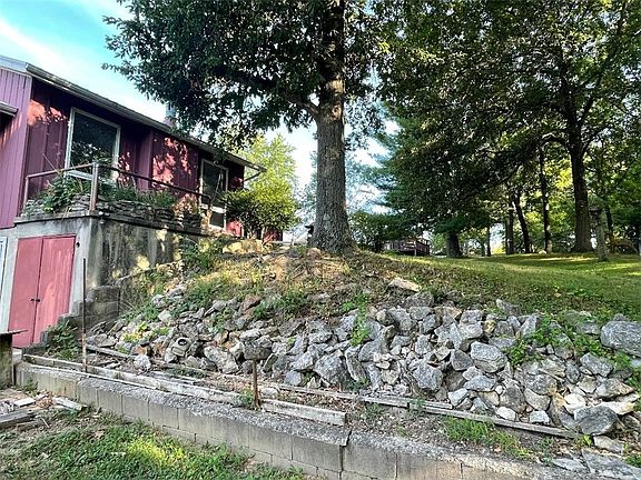 5th image of 2303 Douglas Dr