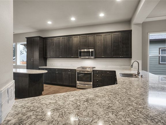 3rd image of 14604 184th Avenue Ct E