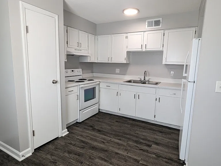 601 Hermitage Ct — Photo 31