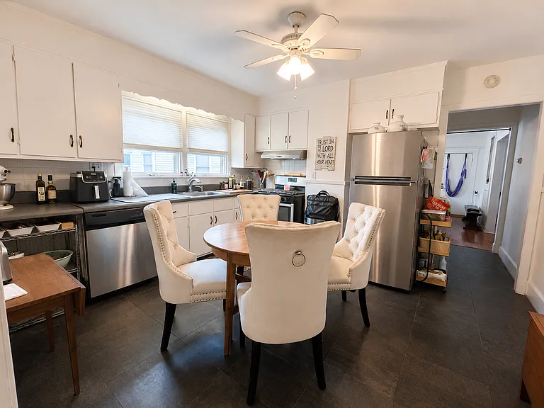 Kitchen/Dining area