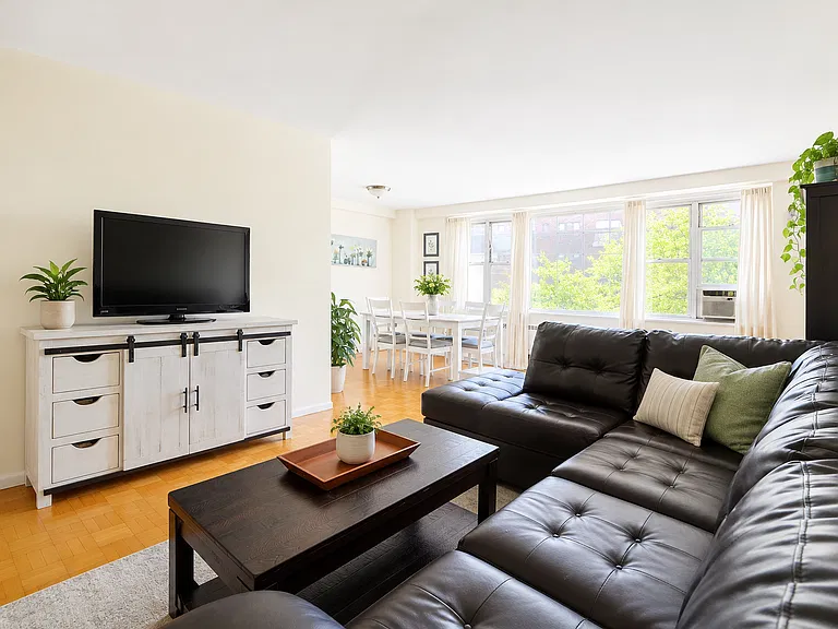 2601 Henry Hudson Pkwy W #4E — Photo 3