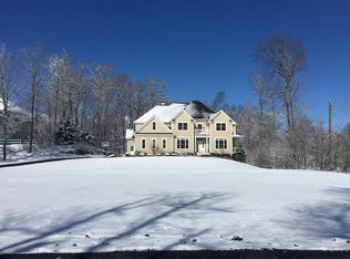 5 Sommerset Dr, Poughkeepsie, NY 12603