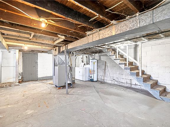 29th image of 335 Taylor Ave