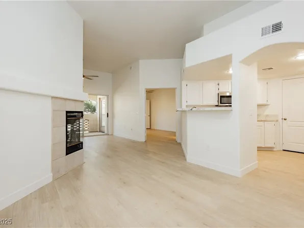 7400 W Flamingo Rd APT 2033, Spring Valley, NV 89147