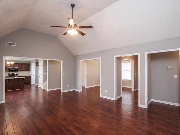 4th image of 1420 Round Rock Dr
