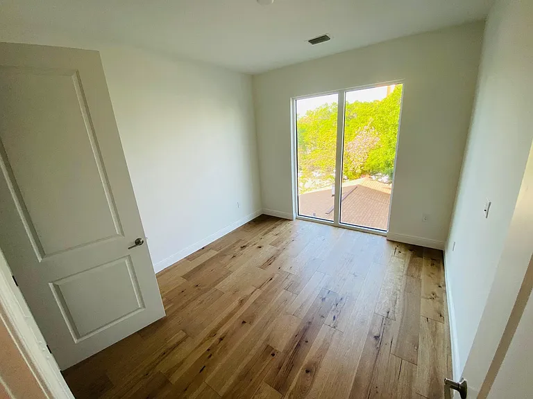 644 3rd Ave S #303 — Photo 23