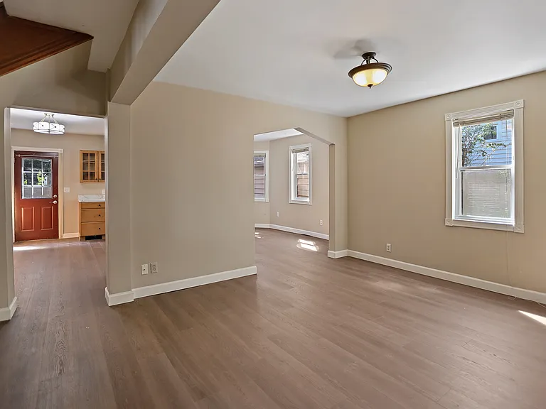 882 Raymond Ave — Photo 7