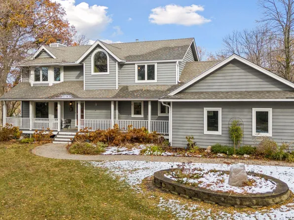 7390 Farmhill Dr, Mound, MN 55364