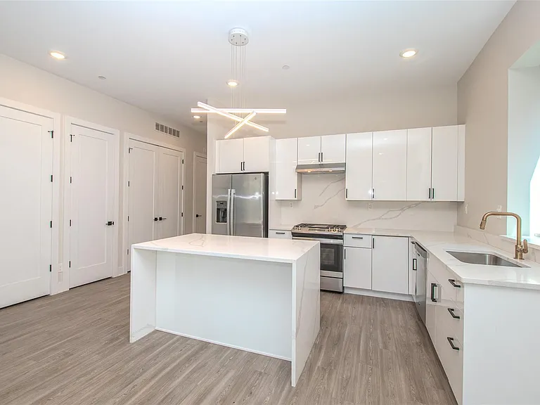 4530 Commonwealth St #1 — Photo 16