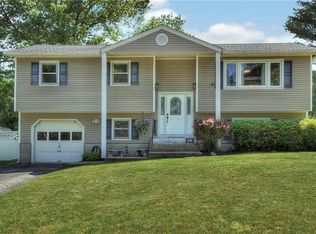 407 Carlton Cir, New Windsor, NY 12553