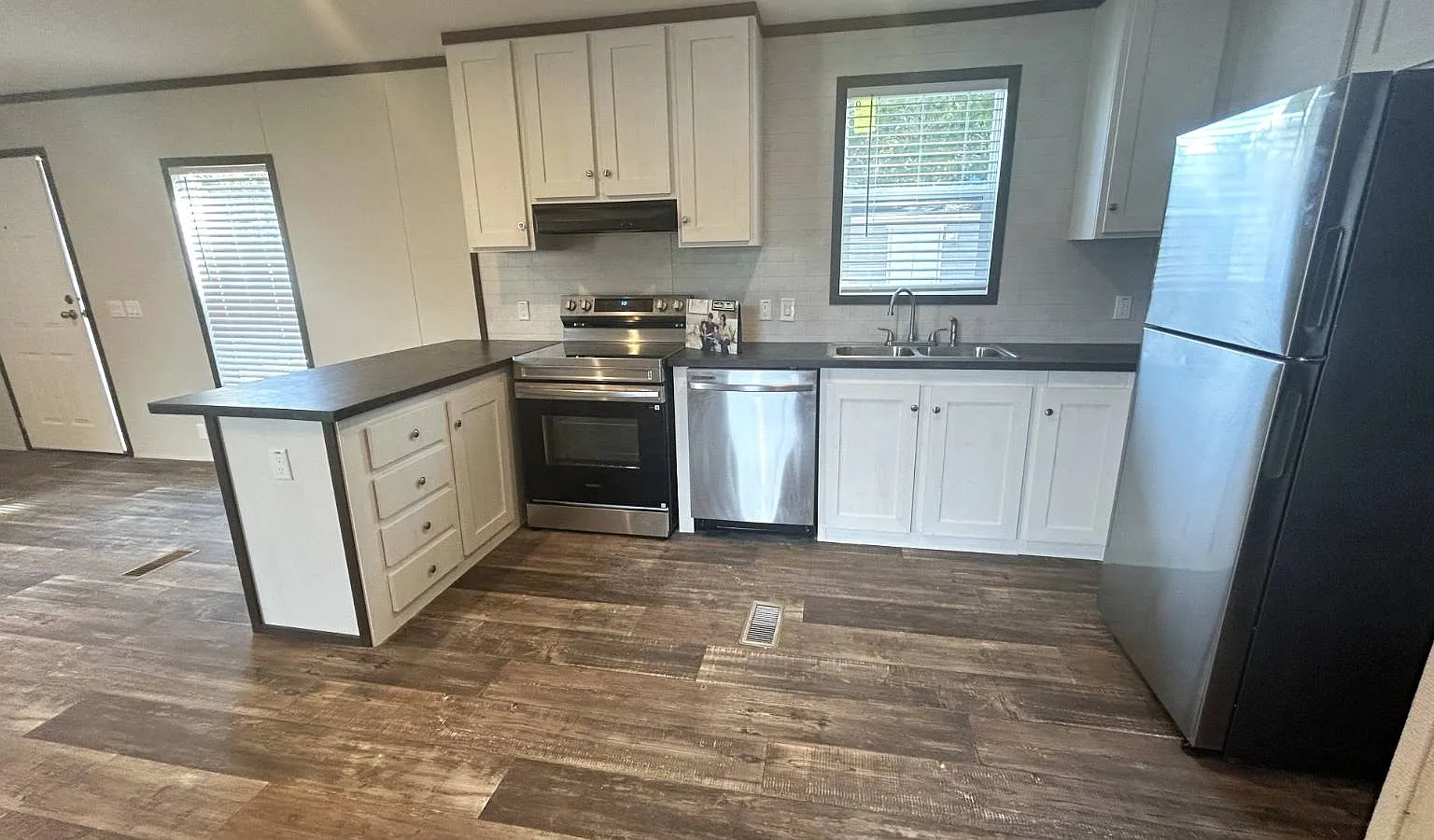 2 bed, 2.0 bath, 900 sqft, $950 — Photo 2