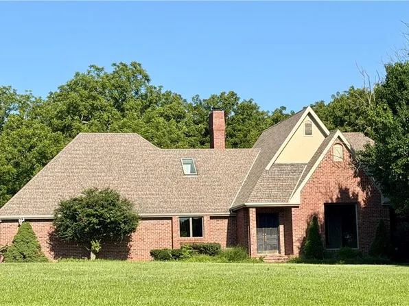 2530 Greenwood Dr, Ottawa, KS 66067