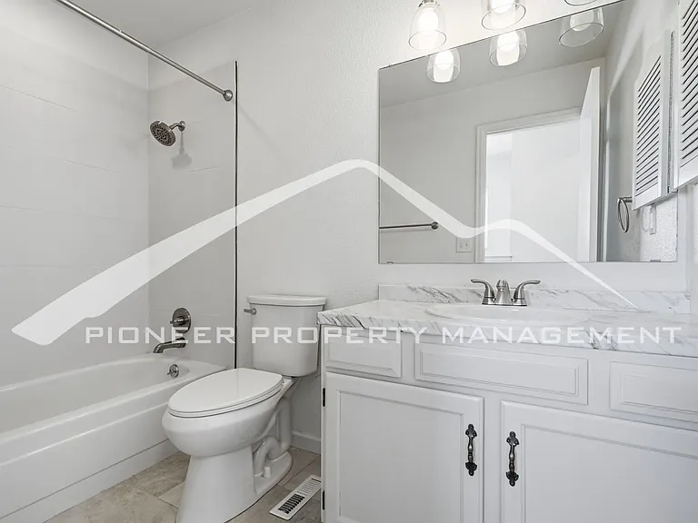 1465 S Troy St — Photo 7