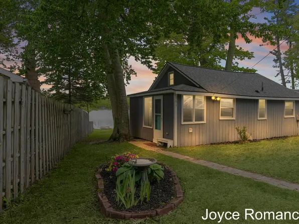 161 Beechwood Dr SW, Stanton, MI 48888