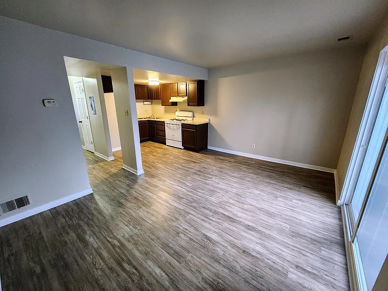 112 S Jackson Blvd — Photo 1