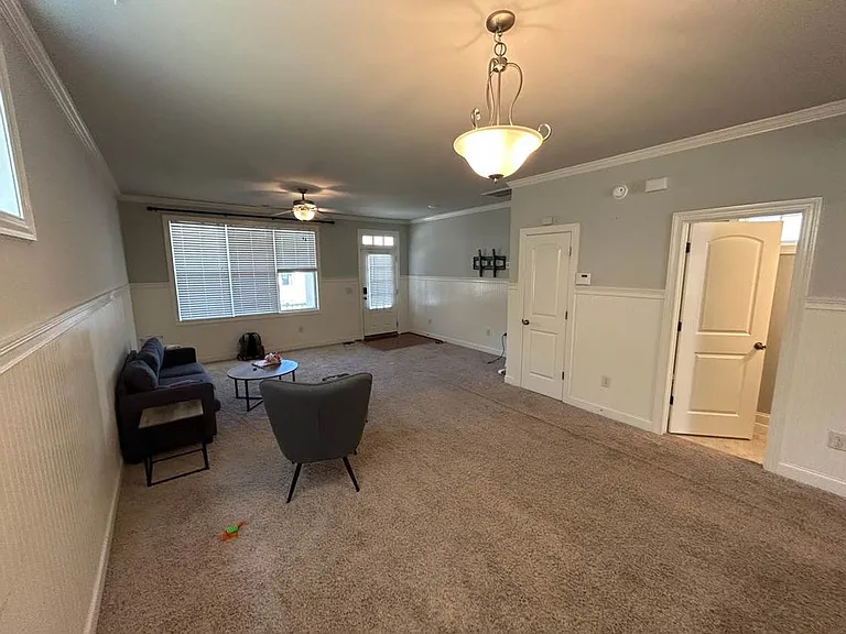 109 Windy Creek Ln — Photo 16