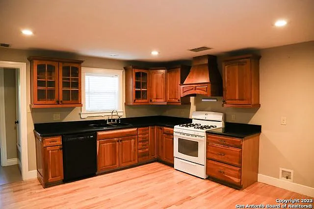208 S Winston Ln — Photo 11