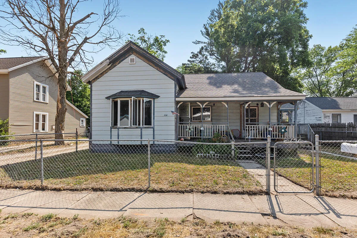 104 N Clay St photo 1